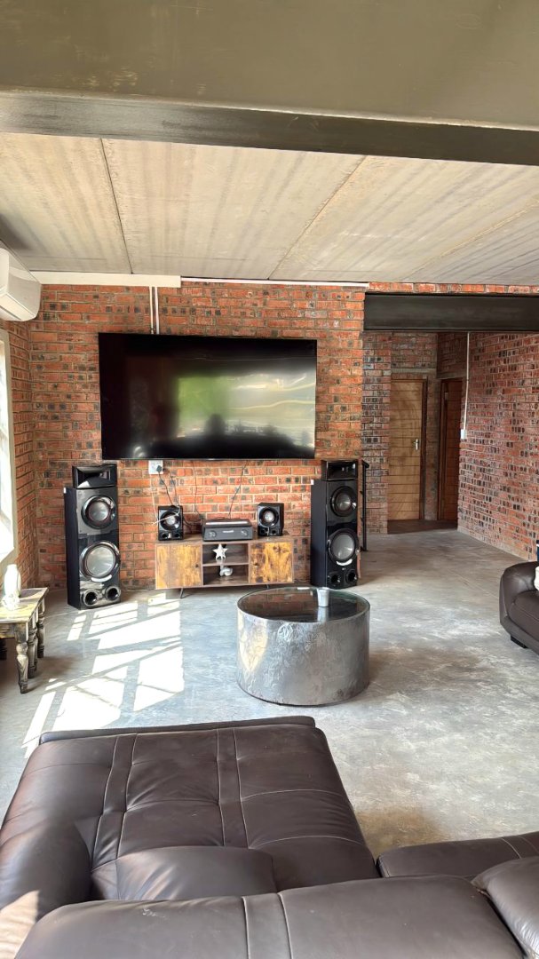 6 Bedroom Property for Sale in Maselspoort Free State